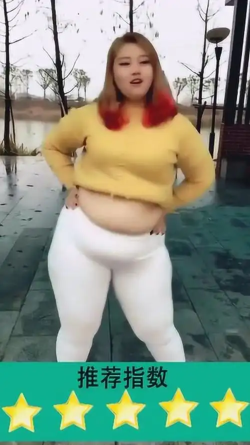 网红胖嘟嘟跳舞,人们都说她有300多斤,看到她的腿我信了