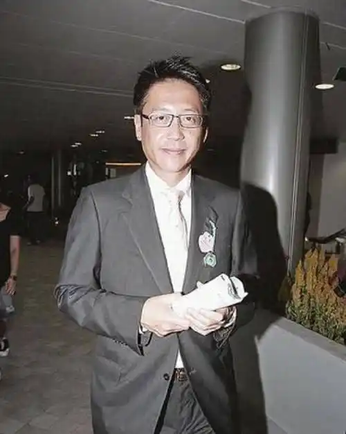 除了许晋亨之外,许世勋其实还有一个儿子,但是长子的身体却一直不太