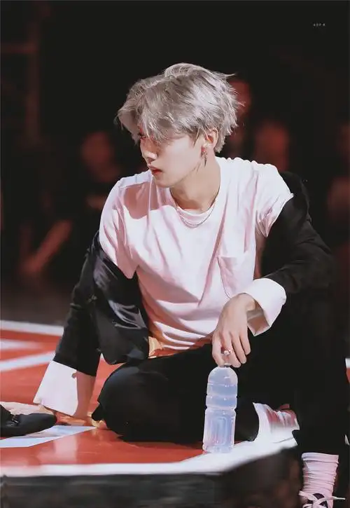 想念舞台上那个永远闪闪发光的鹿晗