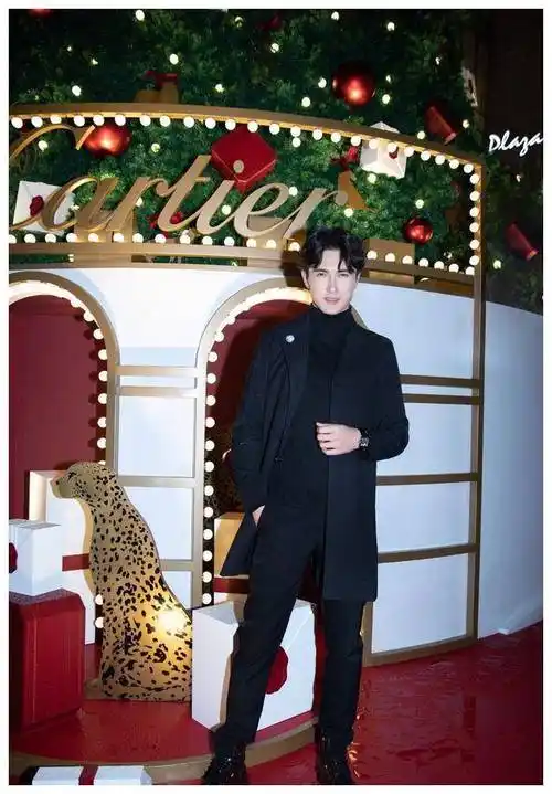 与热巴搭戏演虐恋,高伟光白发古装英俊,生图暴露了眼角鱼尾纹_黑色_剧