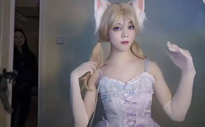 男生在家cos女装可爱绝伦,妈妈欣赏宠溺,网友评论炸锅了!