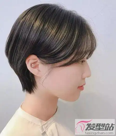 女生黑色短发不烫不染 清新自然女神气质十足_发型站_最新流行发型