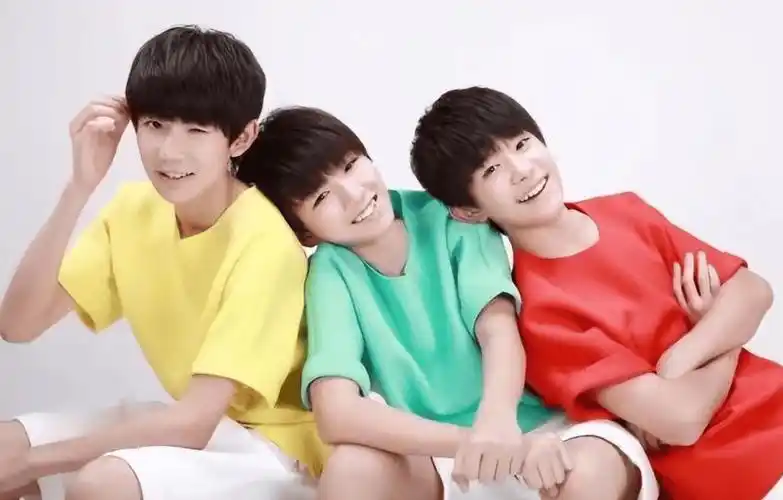 看到王俊凯和易烊千玺"新身份"才懂,内娱留给王源的时间不多了