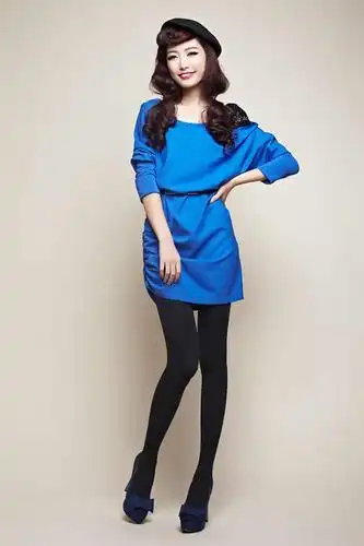 天蓝色高跟鞋搭配什么颜色的裙子?