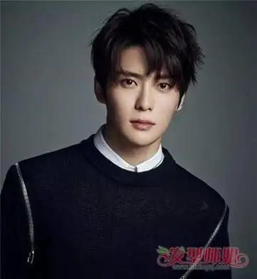 男生心形刘海偏分 纹理烫短发发型