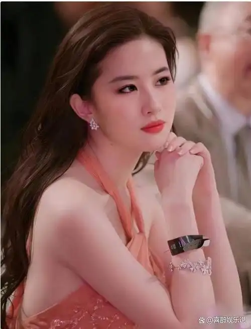 刘亦菲为何至今单身?不是没人敢娶,看了这些照片你就知道了