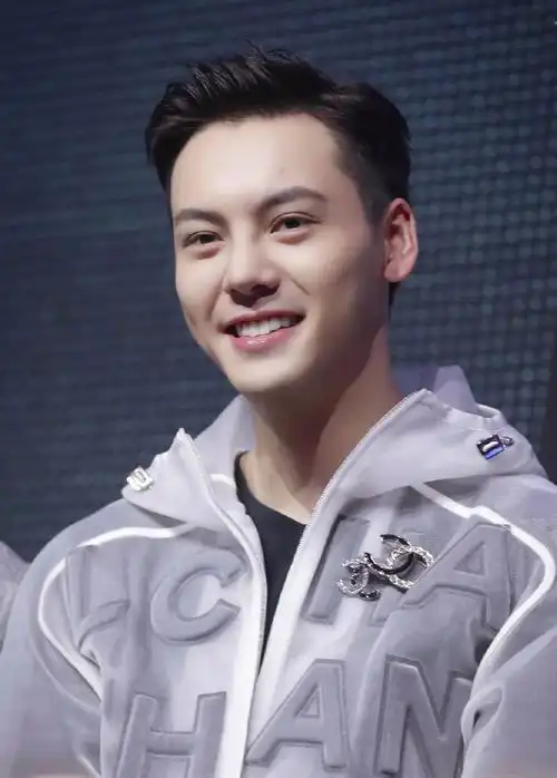 春天剪什么发型陈伟霆这4款经典短发值得一试造型阳光帅气