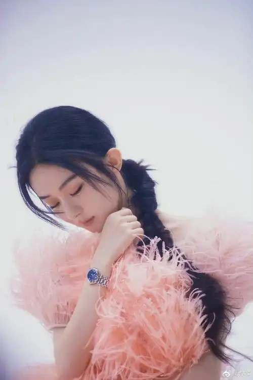 赵丽颖时尚芭莎封面花絮视频