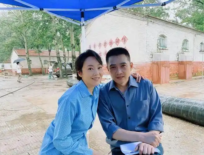 口其乐融融|闫妮|李乃文|李小冉|实力派演员|我们的八十年代_网易订阅