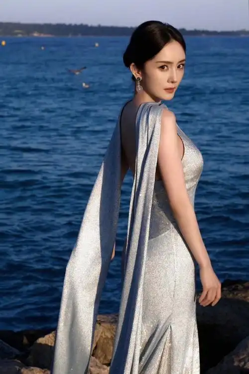 杨幂  戛纳电影节红毯造型