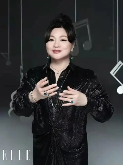 黄英携手pomellato拍摄「elle」质感大片,登「vogue」时尚杂志,绽放