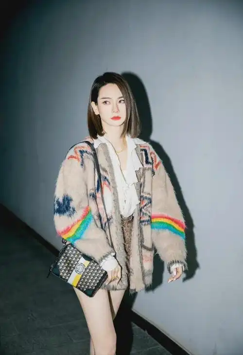 戚薇短发图片霸气(戚薇短发穿衣搭配)