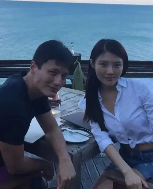 徐冬冬晒百万鸽子蛋钻戒有钱又有情简直是人生赢家