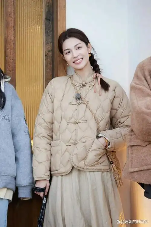 羽绒服不香了满大街都在穿奶奶棉衣钟楚曦倪妮都上头