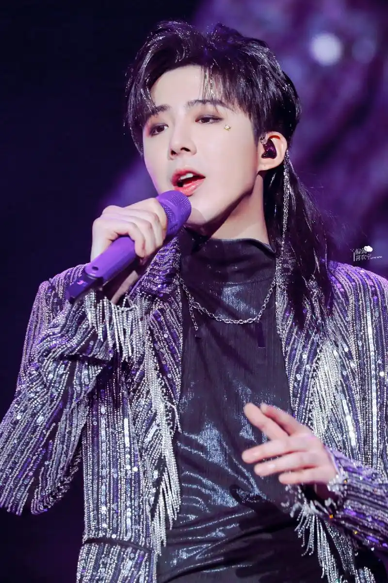 刘宇宁0108生日快乐 希望以后的日子里 眼里都是阳光 笑里都是坦荡