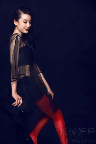 【林好曝祖新写男真 高冷留范演绎初夏复古】