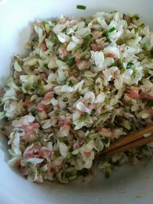 槐树花包子的做法