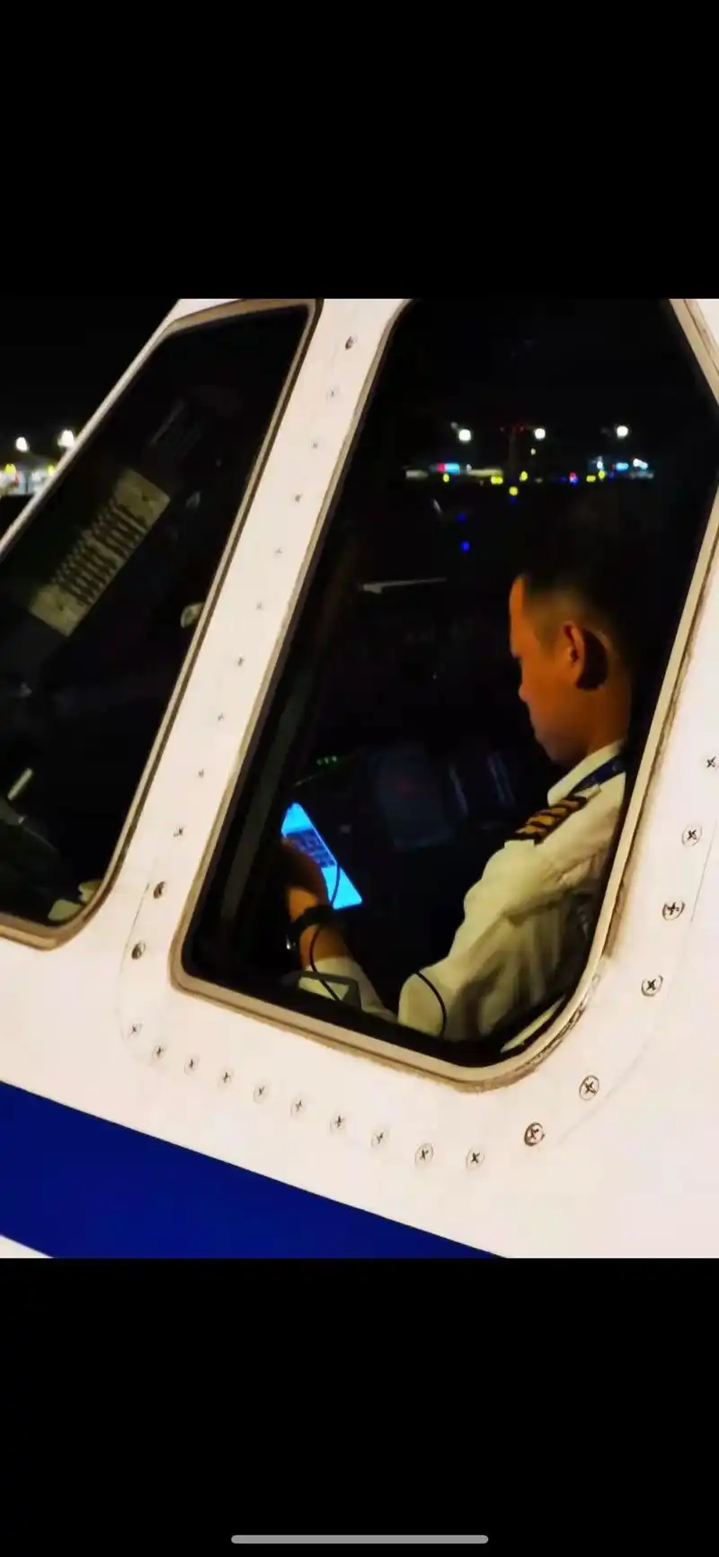 抓到两个正在玩手机的国航机长#飞机 #民航 #波音737   - 抖音