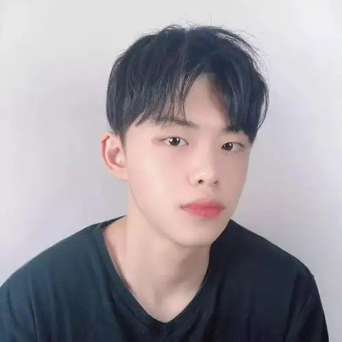 男生三七分烫发发型