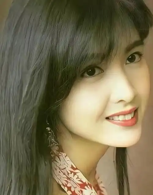 周慧敏丈夫倪震再次出轨辣妹