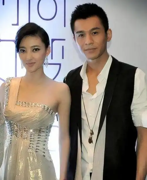 王丽坤和他同居8年把最好的青春都给了他他却转身与别人结婚