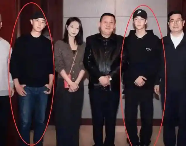 原创风起洛阳后台合影照黄轩宋茜站旁边c位王一博引争议