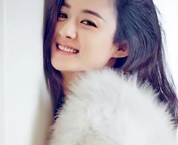 赵丽颖:我现在特别开心的一件事,是坐在楼下喝咖啡,等孩子放学