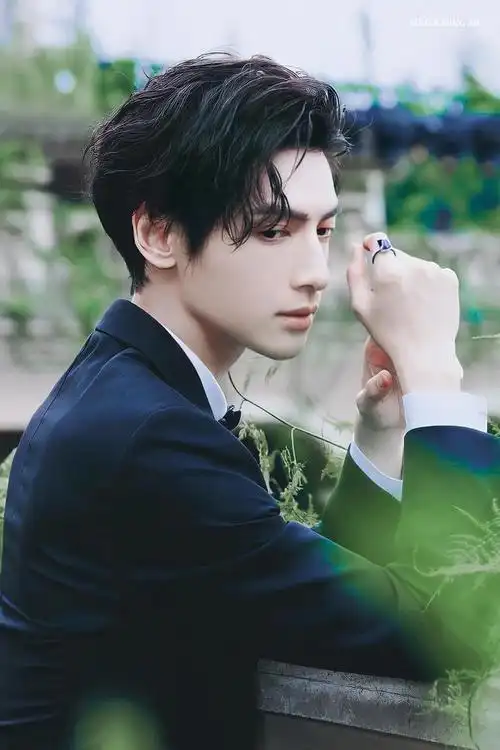 罗云熙——长着一张看起来很贵的脸是什么样的?