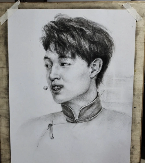 美术生考题《秦霄贤》走红,画老秦挺费炭棒的,是进丐帮了吗?_腾讯新闻