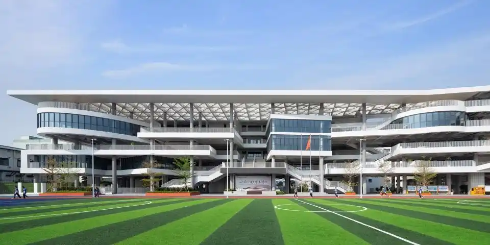 深圳第二外国语学校 空间的复合使用/ 坊城设计