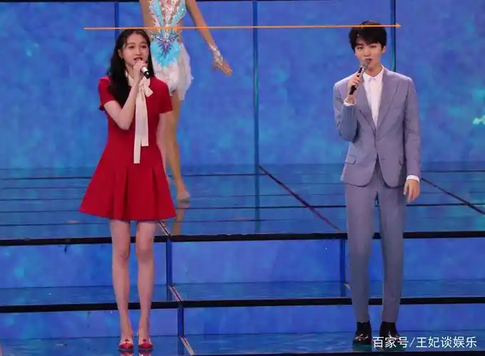 关晓彤身高172,当王俊凯晚会彩排和她同框,真实身高数据藏不住