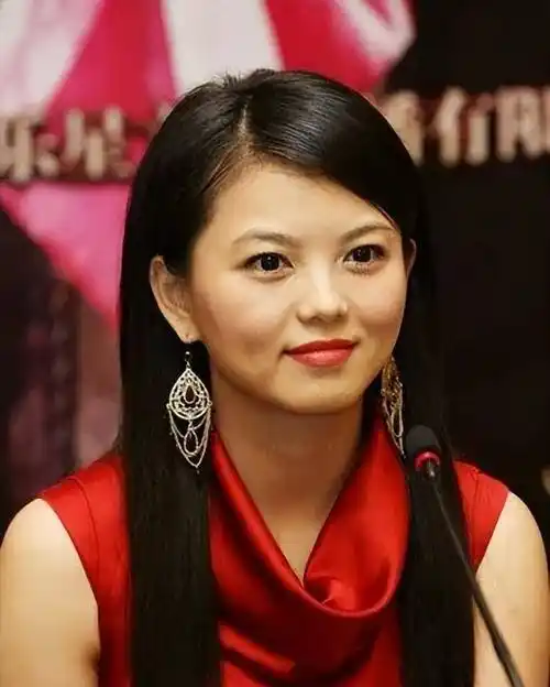 瘦下来的李湘终于美回颜值巅峰,网友:这哪是快50岁?