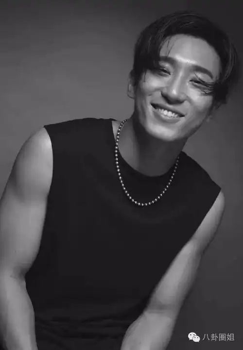 厉害了我的哥麻雀里的扁头脱下戏服帅出新高度