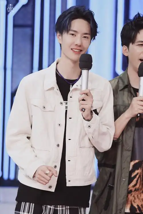 180603天天向上uniq王一博crlogo