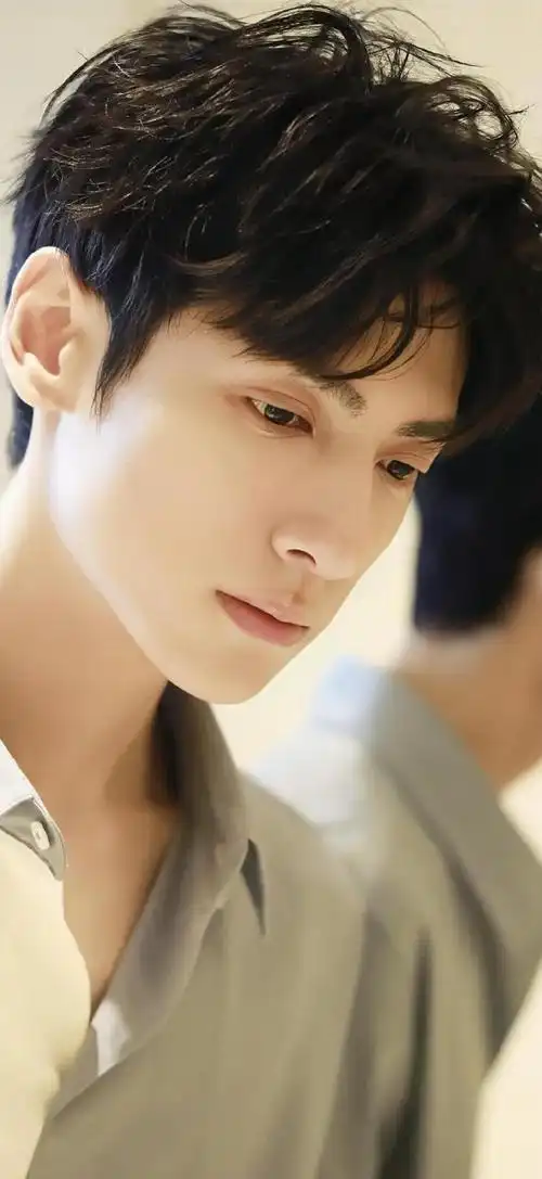 小咕每日安利#小咕今天分享是建模脸罗云熙的侧颜小合集啊,颜值高