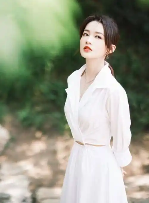 李沁又因鞋子上热搜脚踩两根针谁能驾驭得来