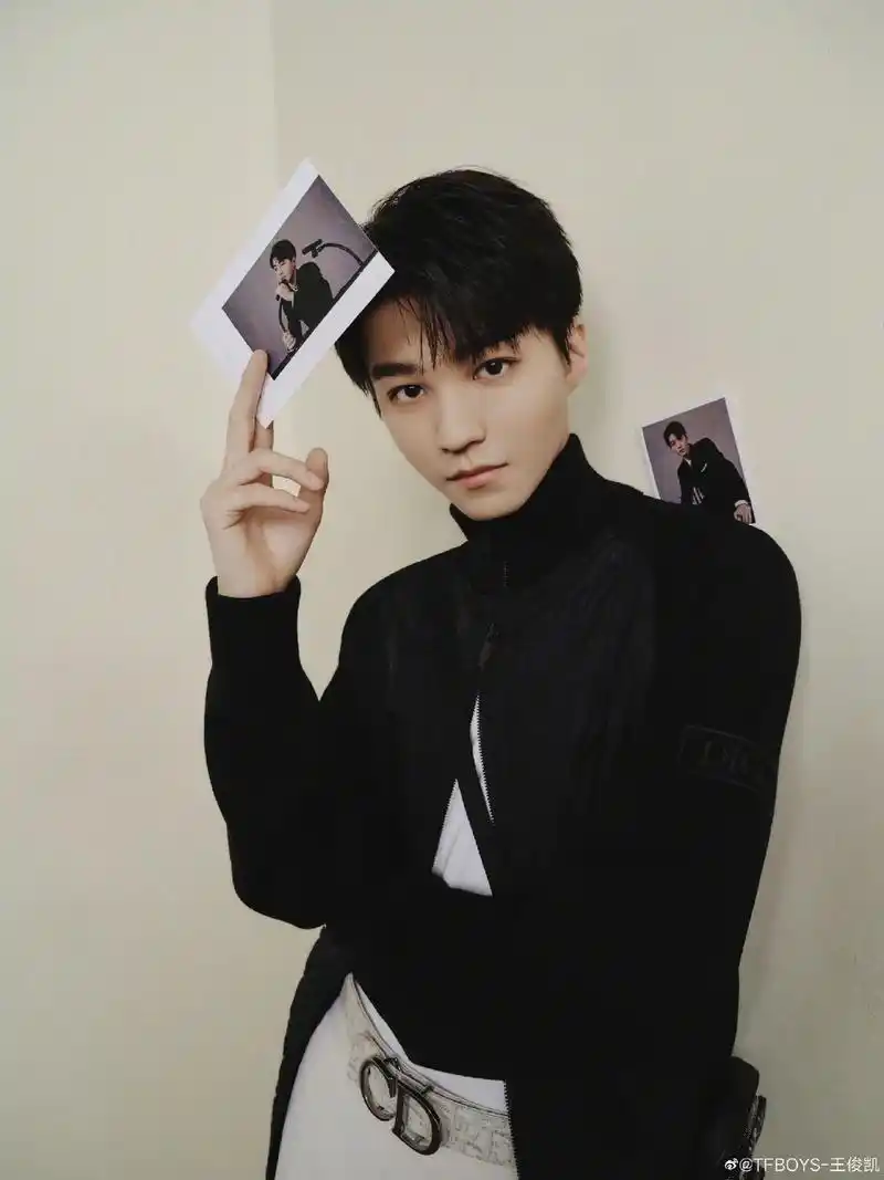 因为歌好听 挤出几张#王俊凯 照片 - 抖音