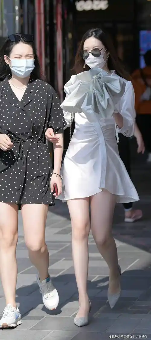 太适合夏天穿了,如此不挑人的连衣裙,穿起来时髦减龄又显瘦