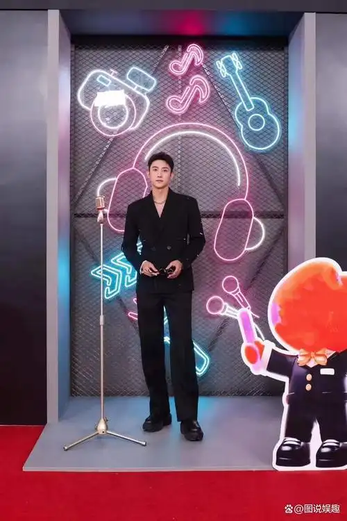 黄景瑜身材有多好应该不用多说了吧,近两年无论是影视剧还是出席活动