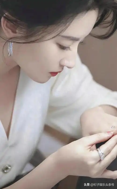 刘亦菲的侧颜为什么那么漂亮(一组刘亦菲的侧颜照)(9)