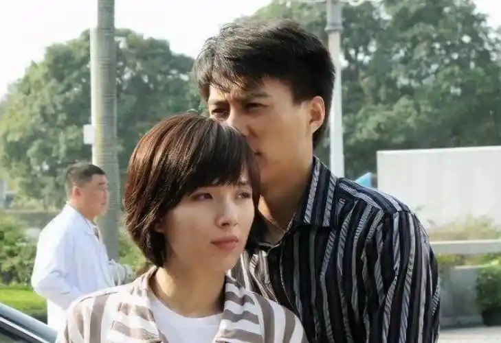 "老干部"的瓜,与只找二婚女人背后的秘密_靳东很_爸爸_姐姐