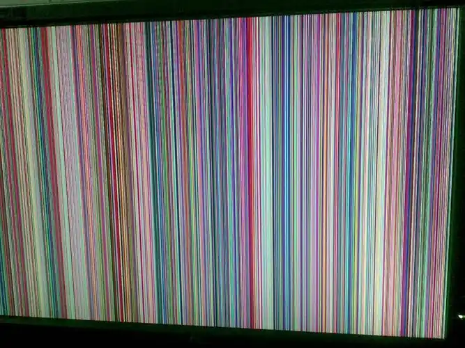 (有图)液晶屏出现 变化的 彩色竖条(拔掉信号线情况),不知道哪坏了