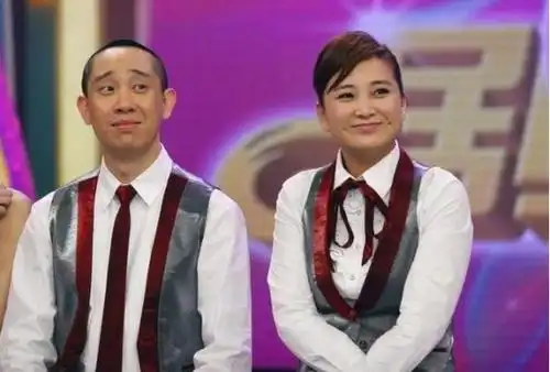 40岁白凯南豁出去了穿女装扎3根辫子动作婀娜让人忍俊不禁