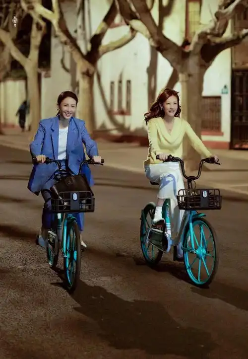 金晨分享与李一桐合照