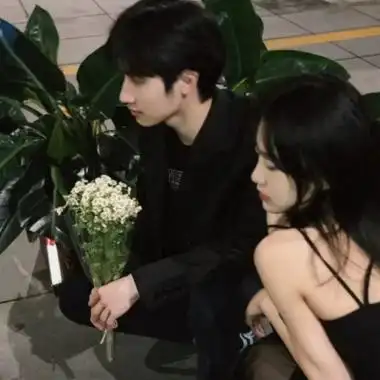 情侣头像ins真人高清一左一右的情侣头像ins风一对两张图片