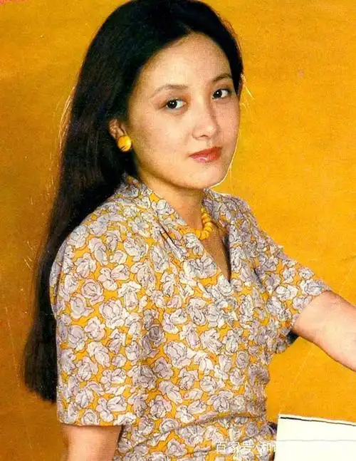 邓婕虽"年过花甲",年轻时的她却美到极致,看到最后一张惊艳了