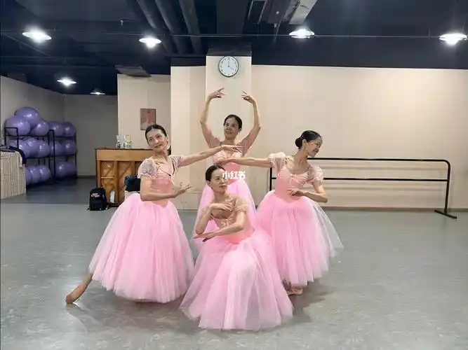 古典女子四人舞