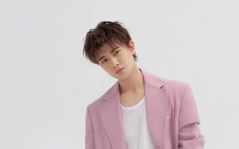 任嘉伦九号摩登时尚封面大片写真,高清壁纸图片,大陆明星-回车桌面