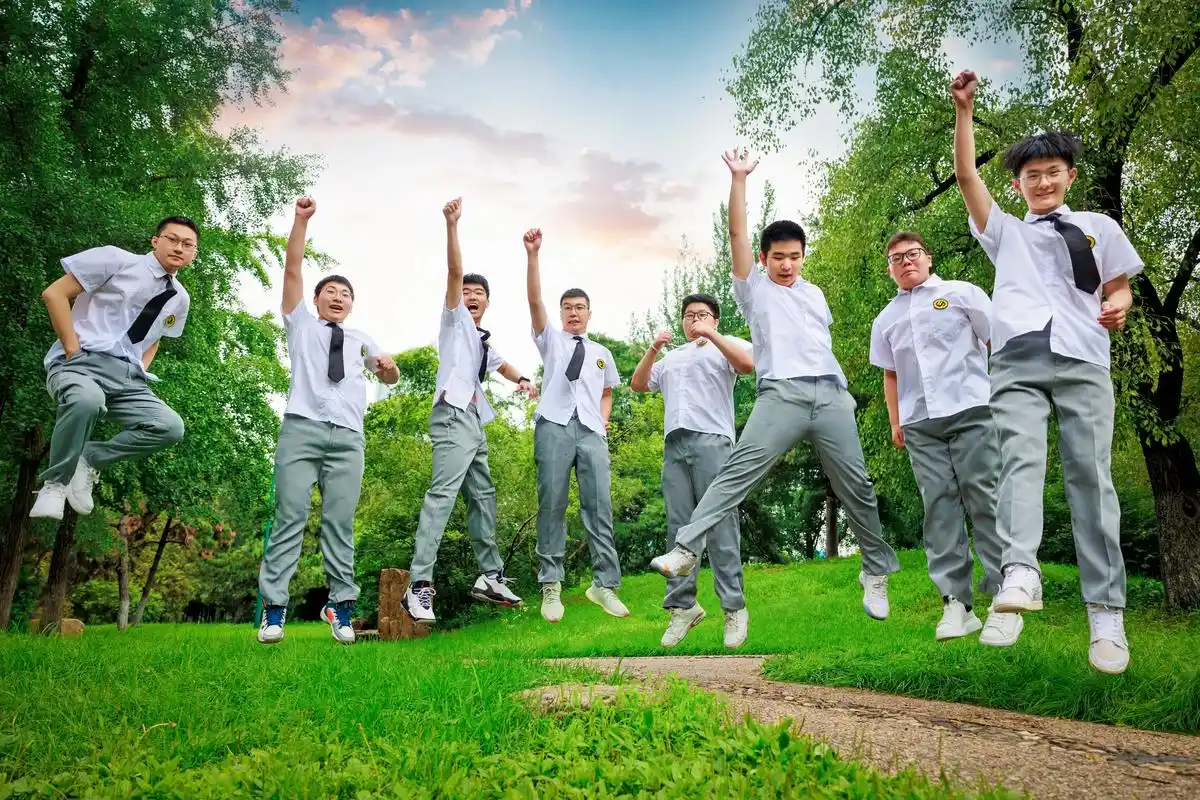 看过来.初中毕业照怎们拍?看过来.在这即将 - 抖音