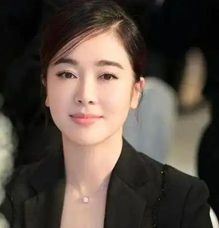 左小青问金晨为啥和姚儿姜妍旅游踏青不叫我金晨反应让人笑翻